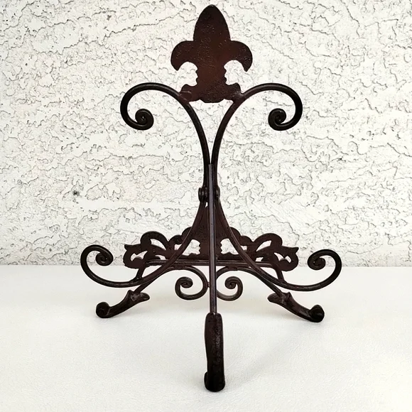 Vintage Cast Iron Fleur-de-Lis Display Easel Stand – Ornate Scroll Design – 11" - Picture 5 of 10